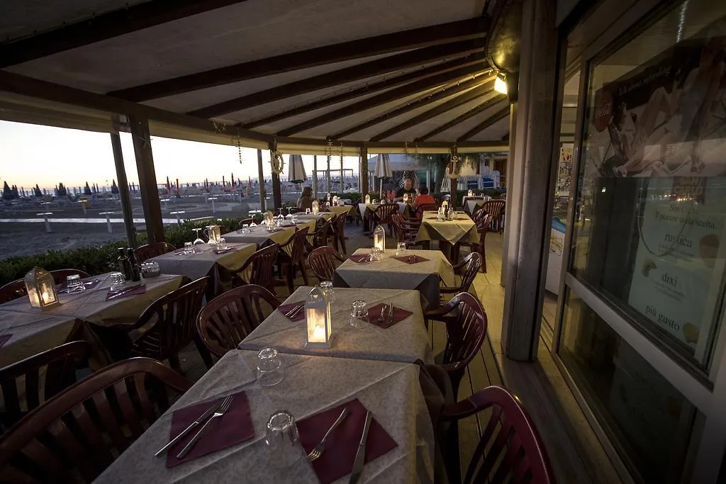 Hotel Pineta Mare Lido di Camaiore 3*,