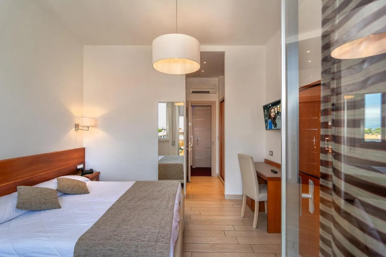 Hotel Pineta Mare Lido di Camaiore 3*,