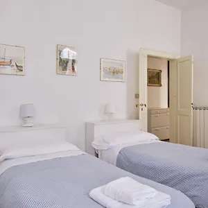 lustraferi-apartment.hotelinveneto.com/
