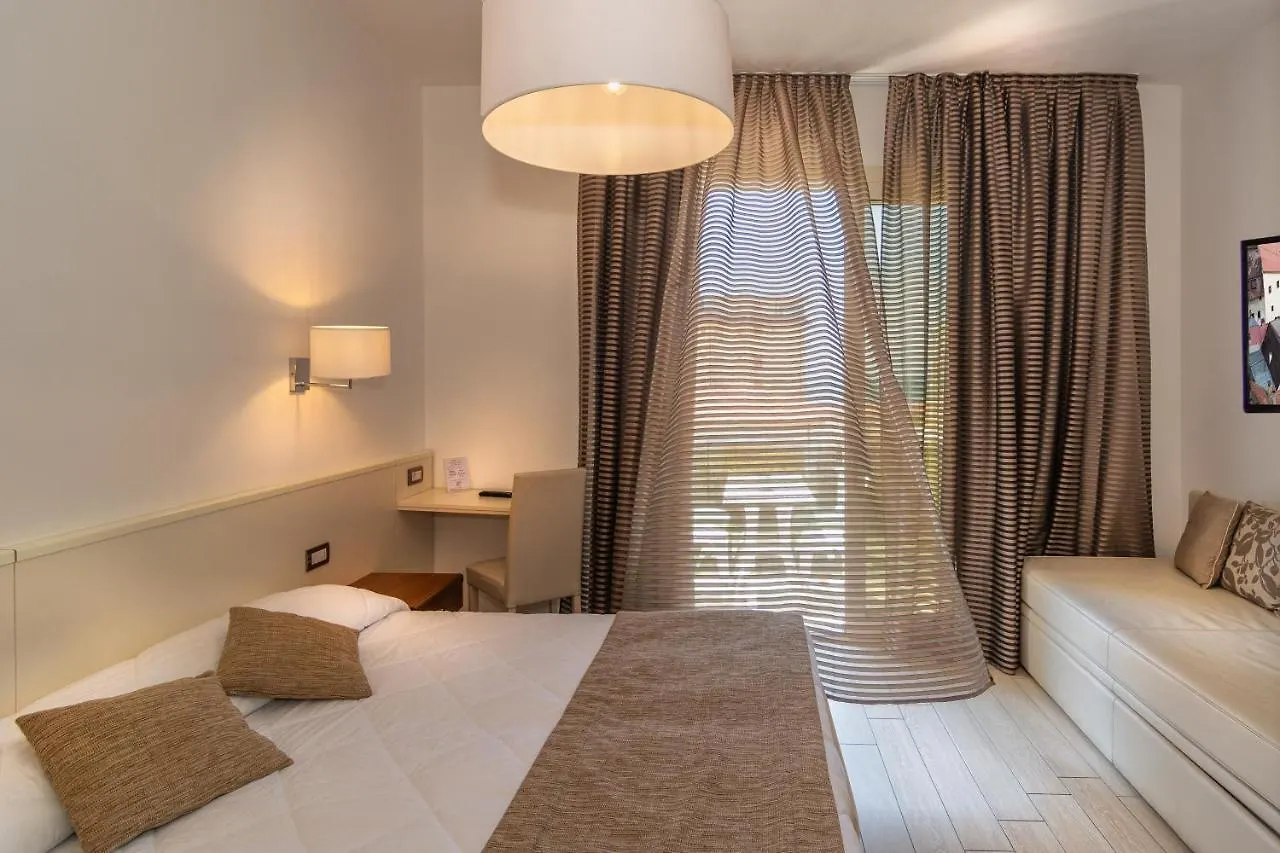 Hotel Pineta Mare Lido di Camaiore 3*,  Italy